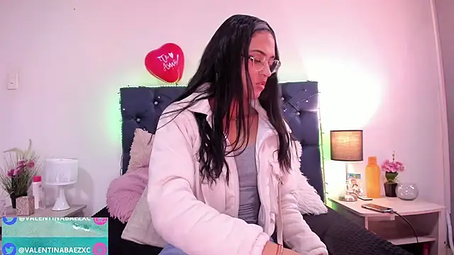 valentinabaez online show from February 2025 07:27:01 PM