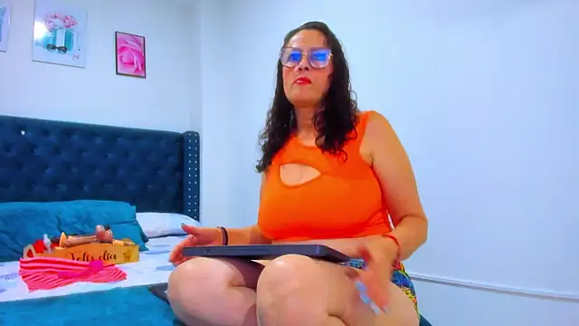 Snapshot of ClayrRosse chatting on October 2025 11:27:01 PM ClayrRosse online show from October 2025 11:27:01 PM