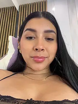 Charlotte Shelby online show from February 2025 10:40:01 PM