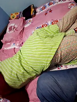 Crezy-Queen01 online show from October 2025 07:39:01 AM