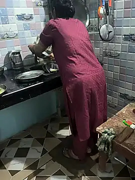 Crezy-Queen01 online show from November 2025 03:45:02 PM