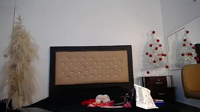 Madiie lee  online show from December 2024 07:27:02 PM