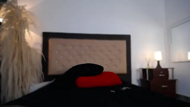 Madiie lee  online show from January 2025 01:32:01 AM