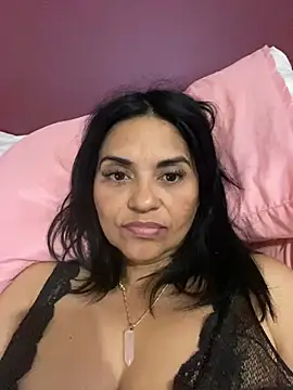 paolagomez  online show from December 2024 11:45:01 AM