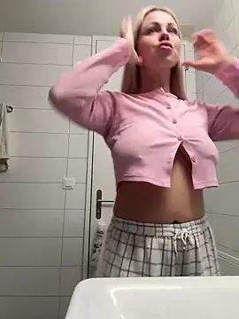 streetdoll online show from December 2024 07:08:01 AM