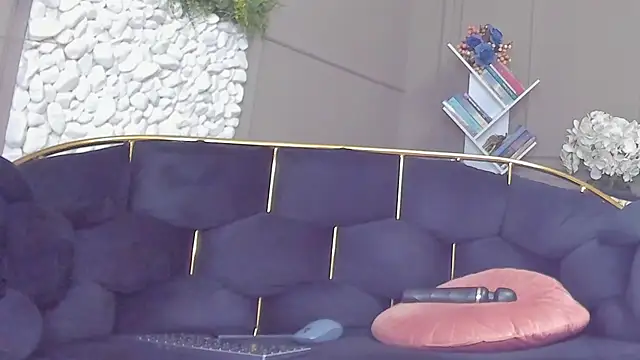 Deliciouslips online show from November 2025 04:06:01 PM