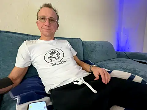 Snapshot of mouser21212 chatting on December 2025 11:25:02 PM mouser21212 online show from December 2025 11:25:02 PM