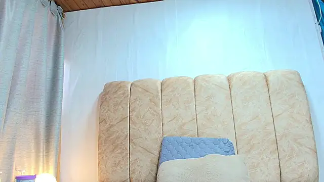 Zoe Curvy online show from November 2025 12:53:01 PM