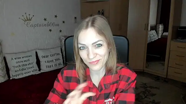 SilviaEyes online show from January 2025 01:33:02 PM