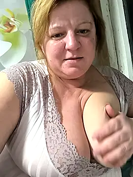 jusichka online show from November 2025 07:45:02 PM