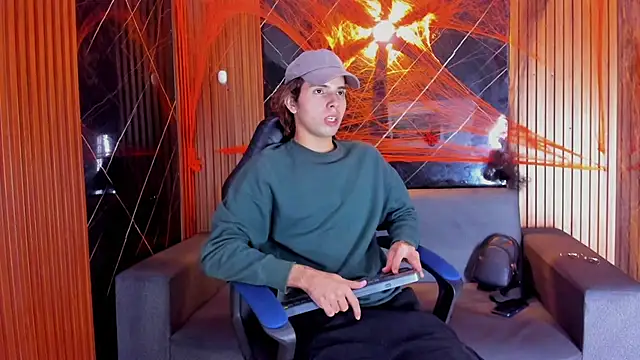 liam genner  online show from November 2025 08:22:02 PM