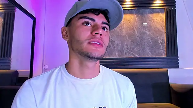 liam genner  online show from November 2025 08:19:01 PM