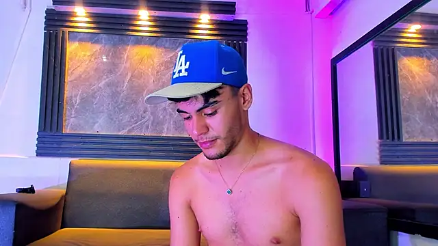 liam genner  online show from November 2025 08:07:01 PM