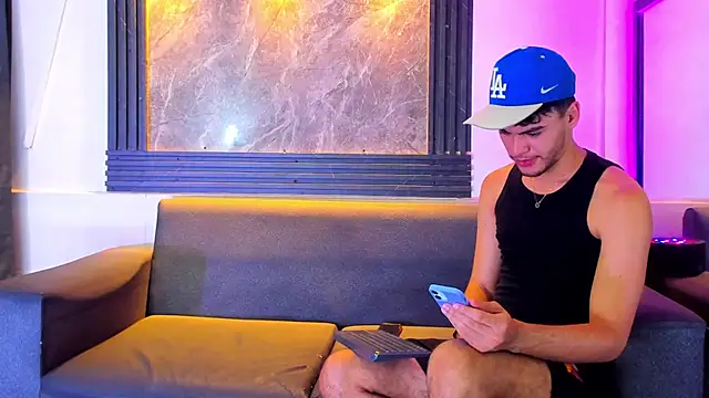 liam genner  online show from November 2025 08:14:01 PM