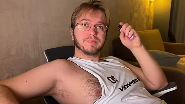 kiopiggy online show from November 2025 07:06:02 AM