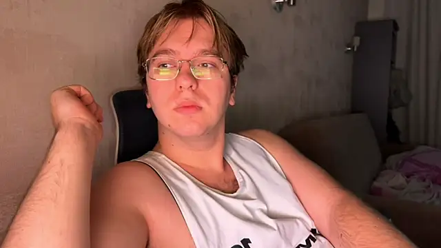 kiopiggy online show from November 2025 05:18:02 AM