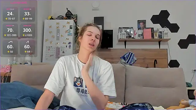 Girl alone home online show from December 2025 03:08:01 PM