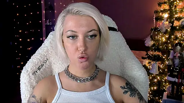 tykioty Miley online show from December 2024 01:33:02 PM
