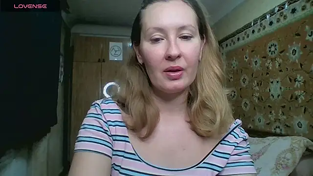 Snapshot of AnnaXLovers chatting on November 2025 12:27:01 PM AnnaXLovers online show from November 2025 12:27:01 PM