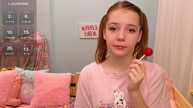 Snapshot of PrincessLittleKiki chatting on November 2025 07:18:02 AM PrincessLittleKiki online show from November 2025 07:18:02 AM