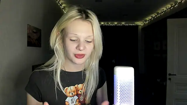 Snapshot of sashakiss99 chatting on October 2025 01:35:01 AM sashakiss99 online show from October 2025 01:35:01 AM