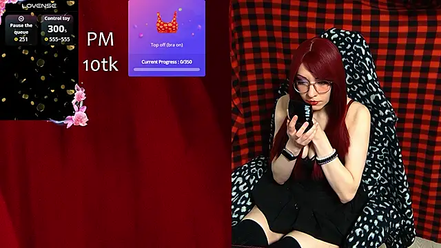 Snapshot of ElliMoor chatting on October 2025 10:47:02 AM ElliMoor online show from October 2025 10:47:02 AM