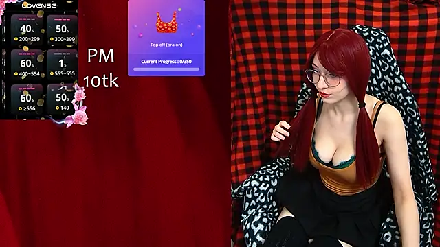 Snapshot of ElliMoor chatting on November 2025 08:04:01 AM ElliMoor online show from November 2025 08:04:01 AM