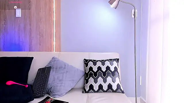 SymonPrince online show from November 2025 06:12:01 PM