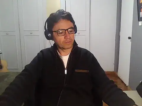 Snapshot of Diptongo chatting on November 2025 01:27:01 AM Diptongo online show from November 2025 01:27:01 AM