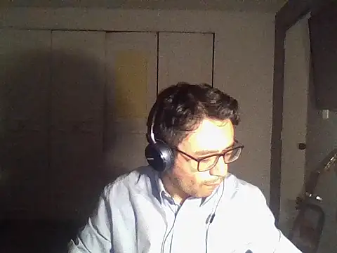 Snapshot of Diptongo chatting on November 2025 11:18:02 PM Diptongo online show from November 2025 11:18:02 PM