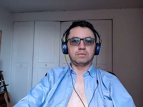 Snapshot of Diptongo chatting on December 2025 06:46:02 PM Diptongo online show from December 2025 06:46:02 PM