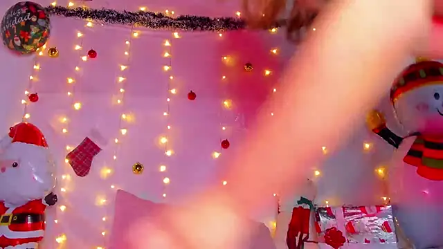 Snapshot of little-Emma chatting on December 2024 09:17:02 AM little-Emma online show from December 2024 09:17:02 AM