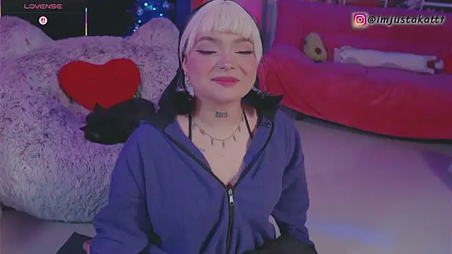 Snapshot of sensualkattt chatting on December 2025 03:39:01 PM sensualkattt online show from December 2025 03:39:01 PM