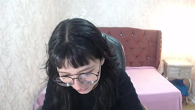 charlottemoonxz online show from December 2024 01:25:02 PM