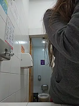 Snapshot of mmmVirginia chatting on October 2025 03:40:01 PM mmmVirginia online show from October 2025 03:40:01 PM