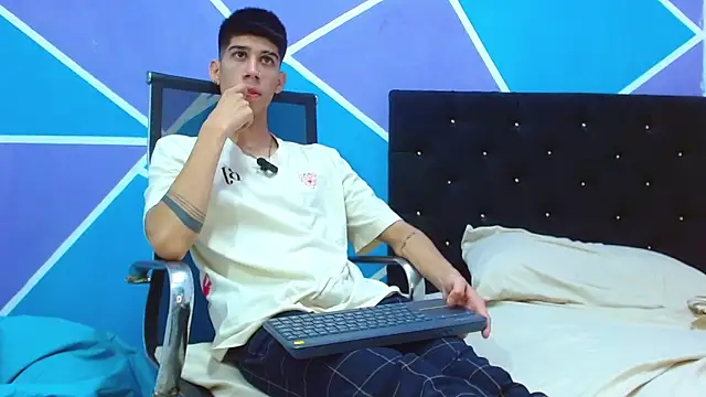 Snapshot of jhony-sex chatting on February 2025 07:18:01 AM jhony-sex online show from February 2025 07:18:01 AM