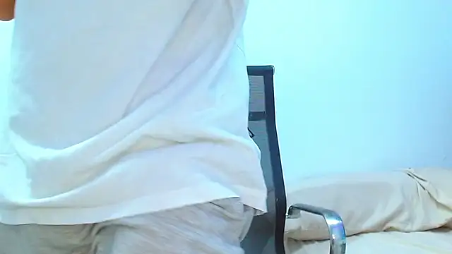 Snapshot of jhony-sex chatting on March 2025 02:04:02 AM jhony-sex online show from March 2025 02:04:02 AM