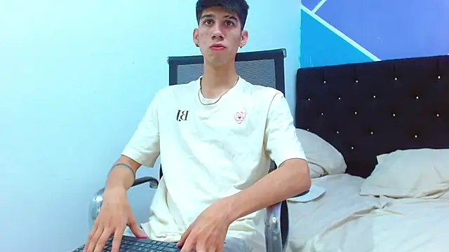 Snapshot of jhony-sex chatting on March 2025 06:27:01 AM jhony-sex online show from March 2025 06:27:01 AM