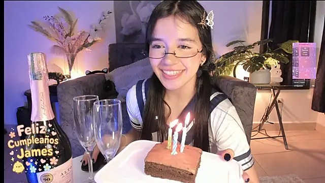 Snapshot of Naughtylittlegirl_ chatting on September 2025 10:26:01 PM Naughtylittlegirl online show from September 2025 10:26:01 PM