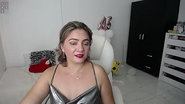 ana milf online show from February 2025 10:06:02 PM
