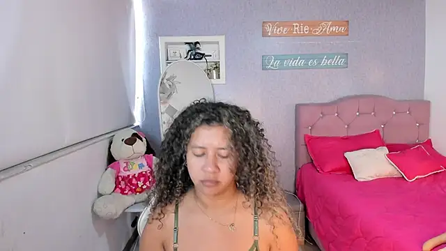 Kenia tompson01 online show from January 2025 05:30:01 PM