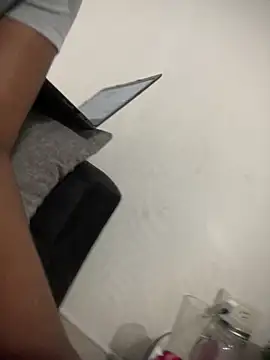 Snapshot of Berry_Bans chatting on October 2025 12:50:01 PM Berry Bans online show from October 2025 12:50:01 PM