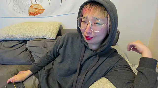 luxgray online show from February 2025 01:02:02 AM