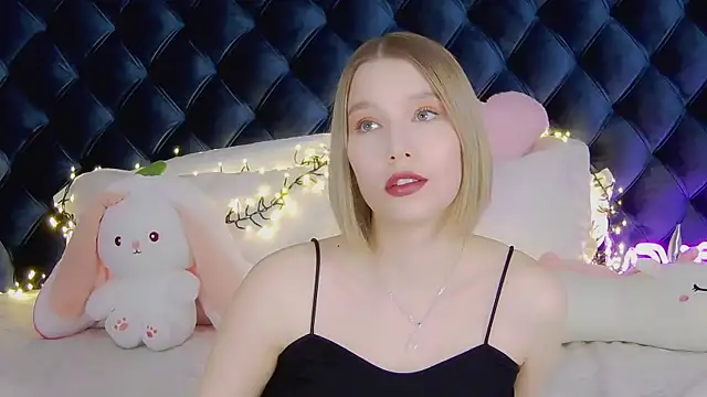 LiliLinn online show from March 2025 08:11:01 AM