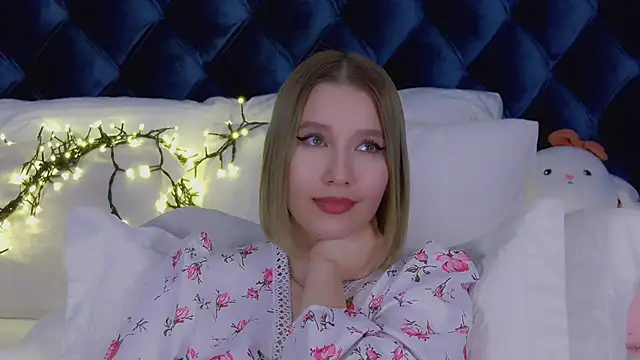 LiliLinn online show from March 2025 02:46:02 PM