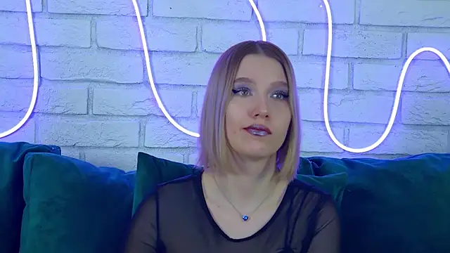 LiliLinn online show from March 2025 11:12:02 AM