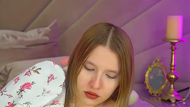 LiliLinn online show from November 2025 04:34:02 AM