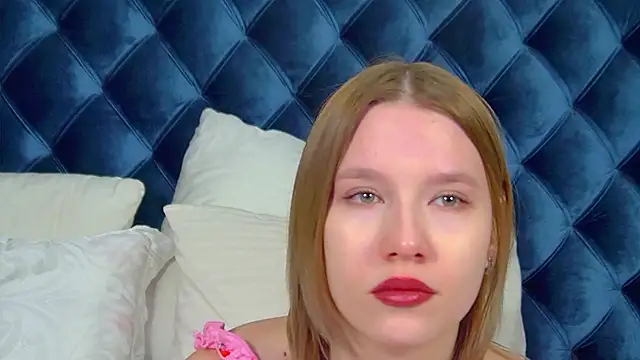 LiliLinn online show from November 2025 04:37:01 AM