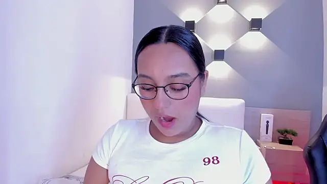 ellamontoya online show from December 2024 04:30:02 AM