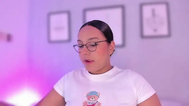 ellamontoya online show from December 2024 04:38:02 AM
